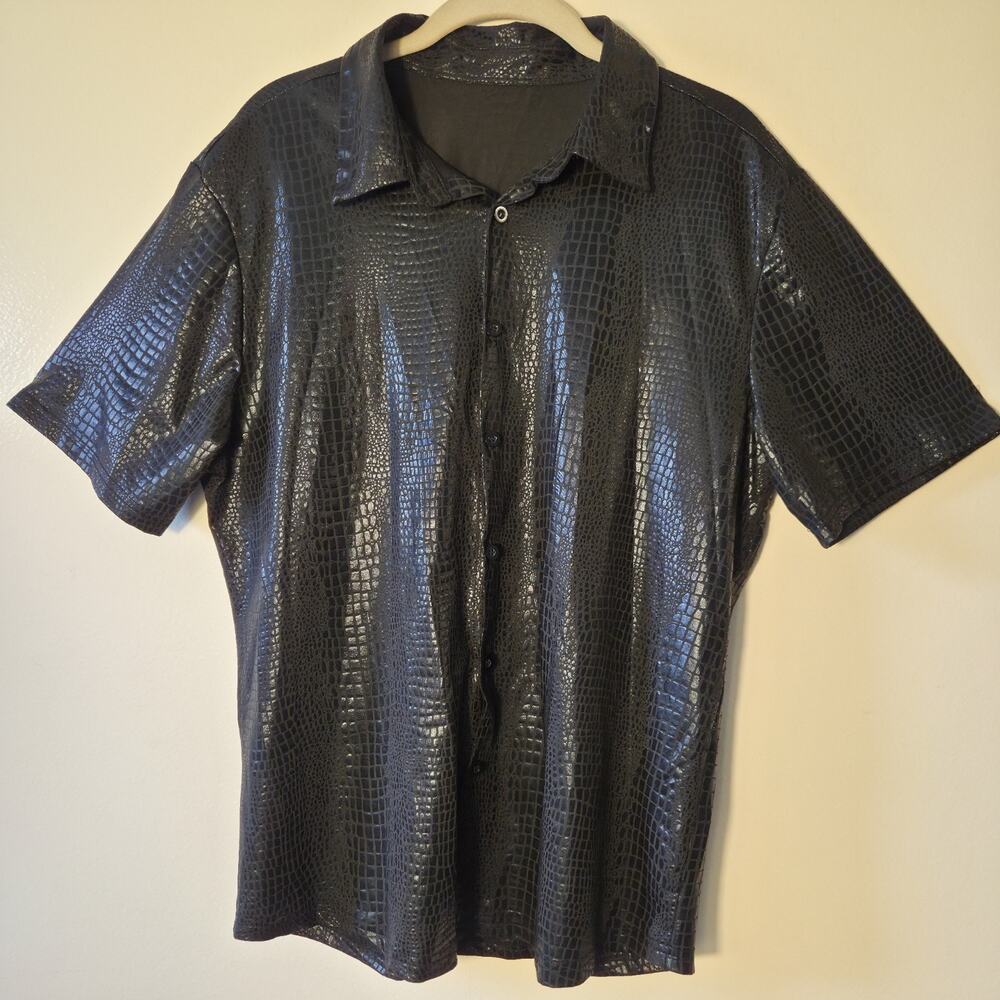 Manfinity Shiny Wet Reptile Embossed Short Sleeve Button Front Party Shirt Sz M